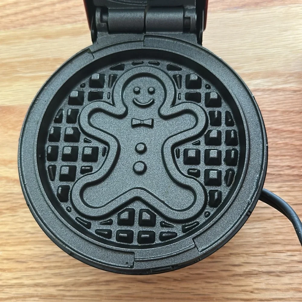 Dash 4” mini waffle maker Gingerbread Man